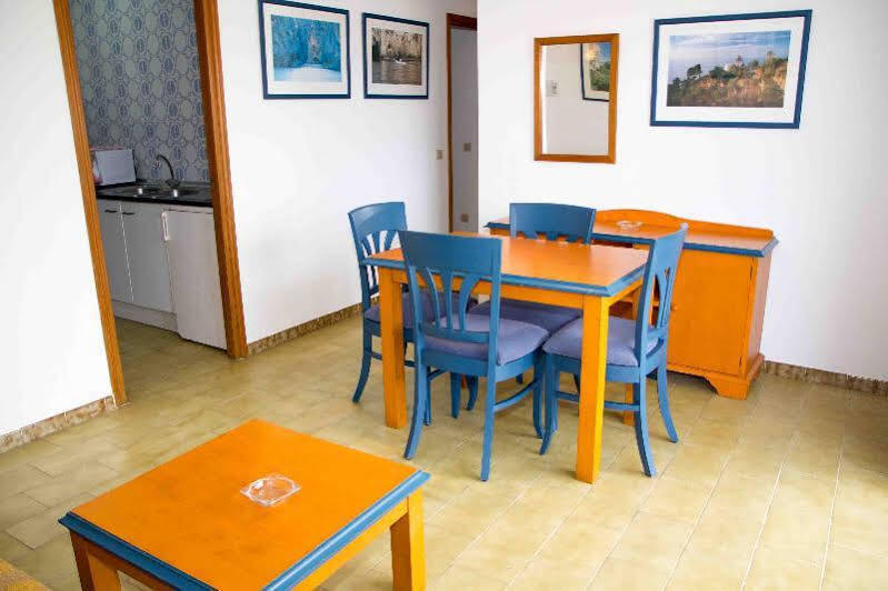 קאן פיקפורט Apartamentos Charlys Can Picafort מראה חיצוני תמונה