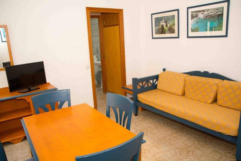 קאן פיקפורט Apartamentos Charlys Can Picafort מראה חיצוני תמונה